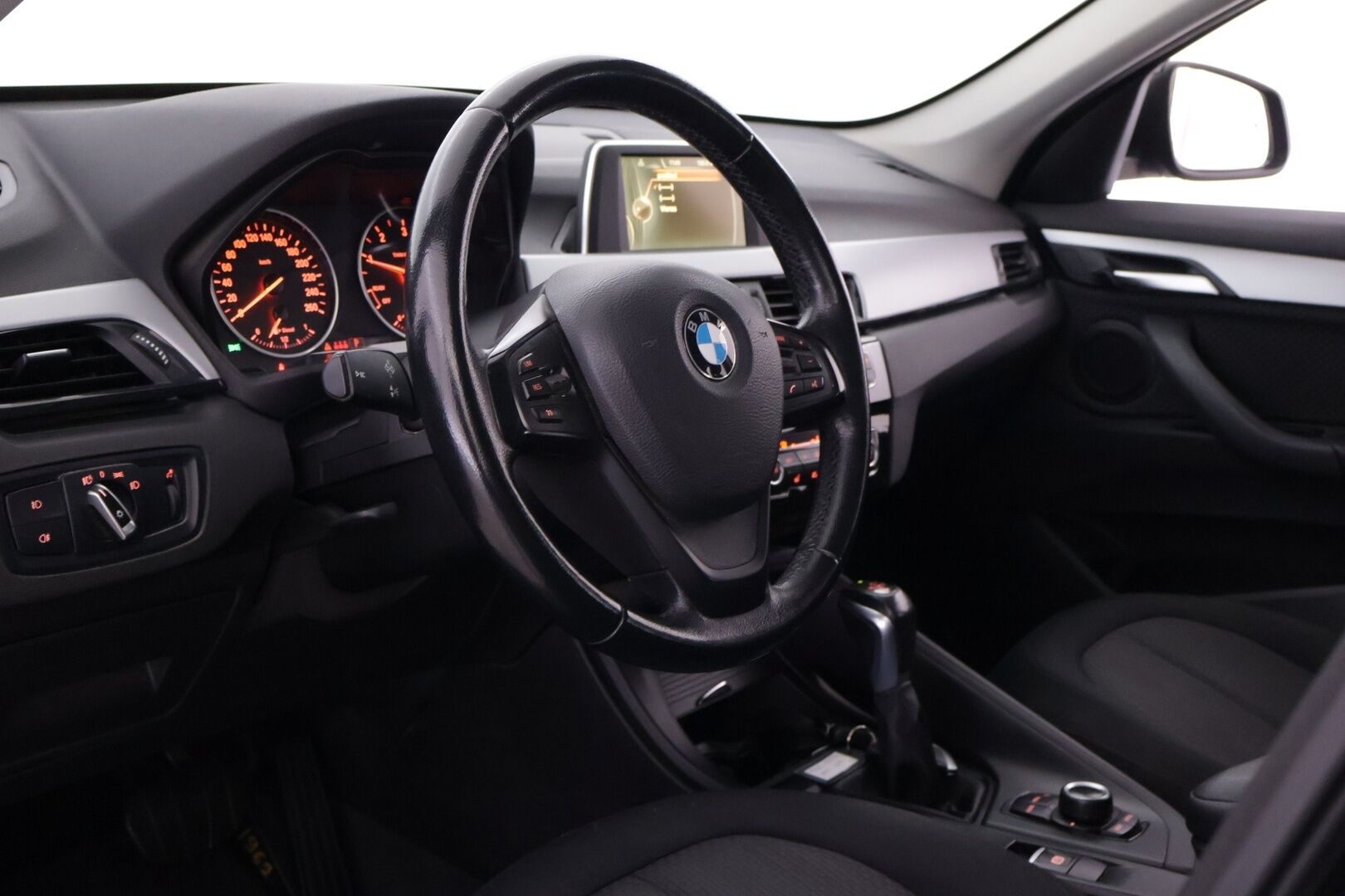 BMW X1 2016 F48 sDrive18d A Business - | Lohkolämmitin | Suomi-Auto | Koukku | Vakkari | Tutka |