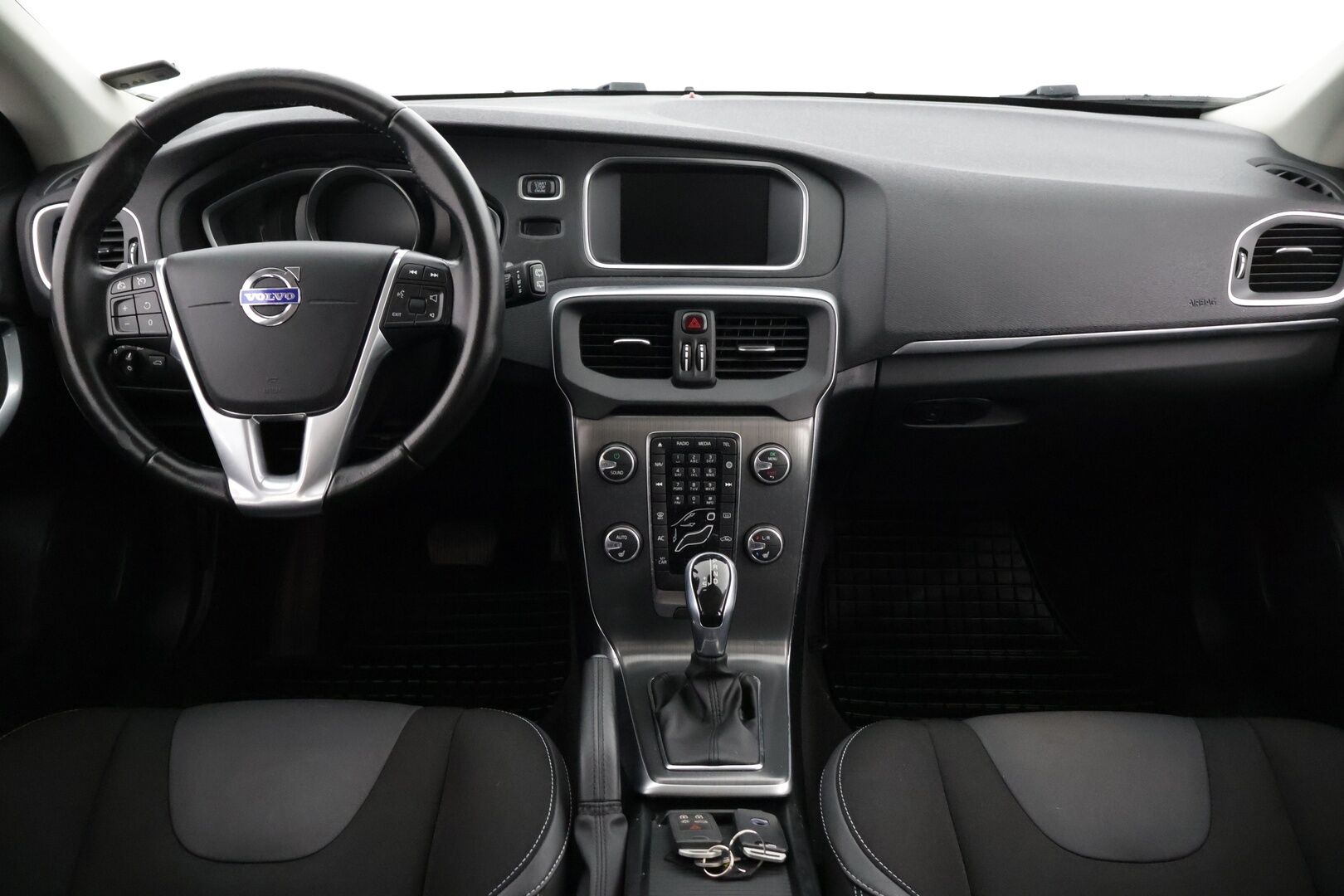 Volvo V40 2016 T2 Business aut *Polttoainekäyttöinen lisälämmitin / VOC / Navigointi / Kattotelineet* - * Suomi-auto / Siisti kuntoinen *