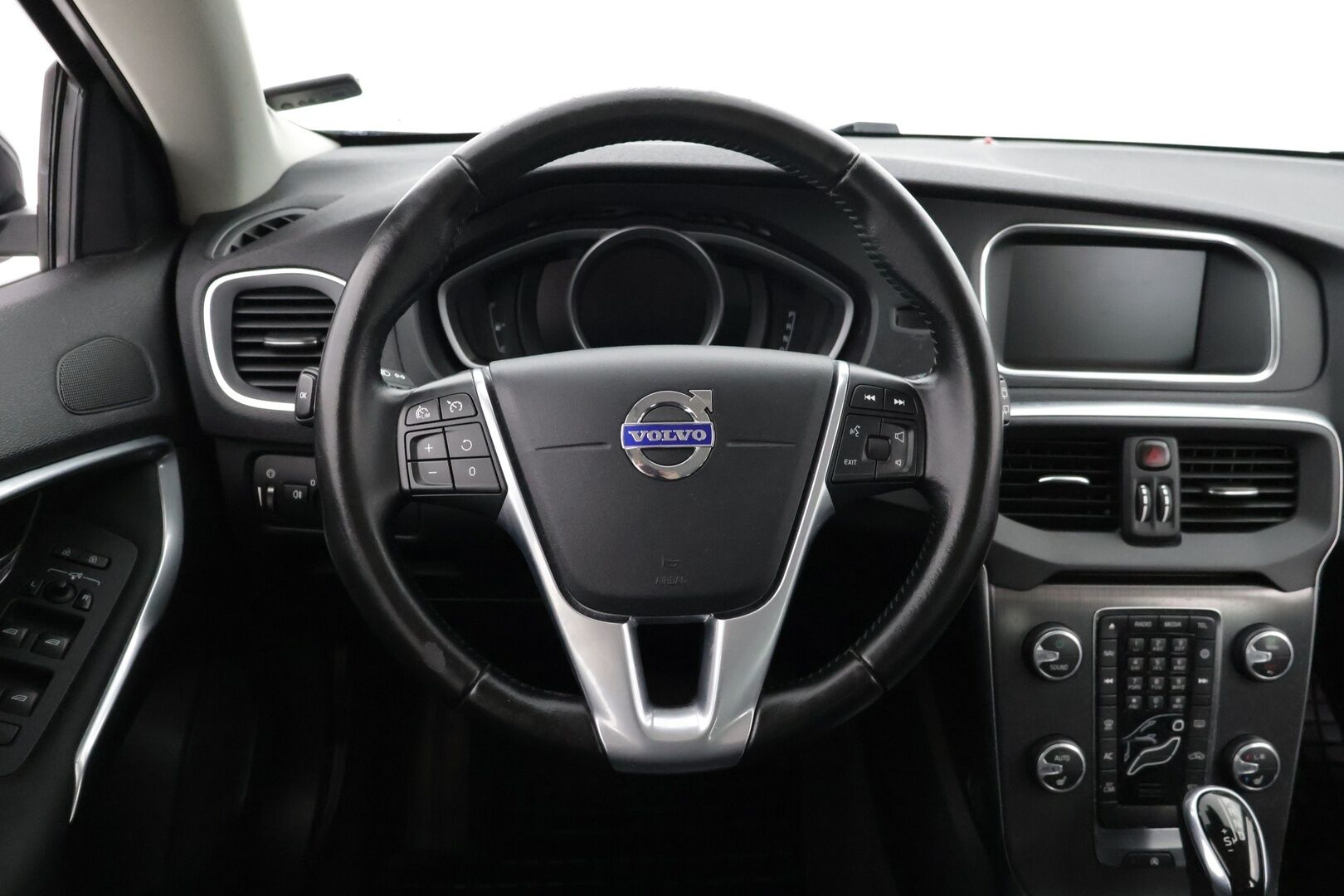 Volvo V40 2016 T2 Business aut *Polttoainekäyttöinen lisälämmitin / VOC / Navigointi / Kattotelineet* - * Suomi-auto / Siisti kuntoinen *