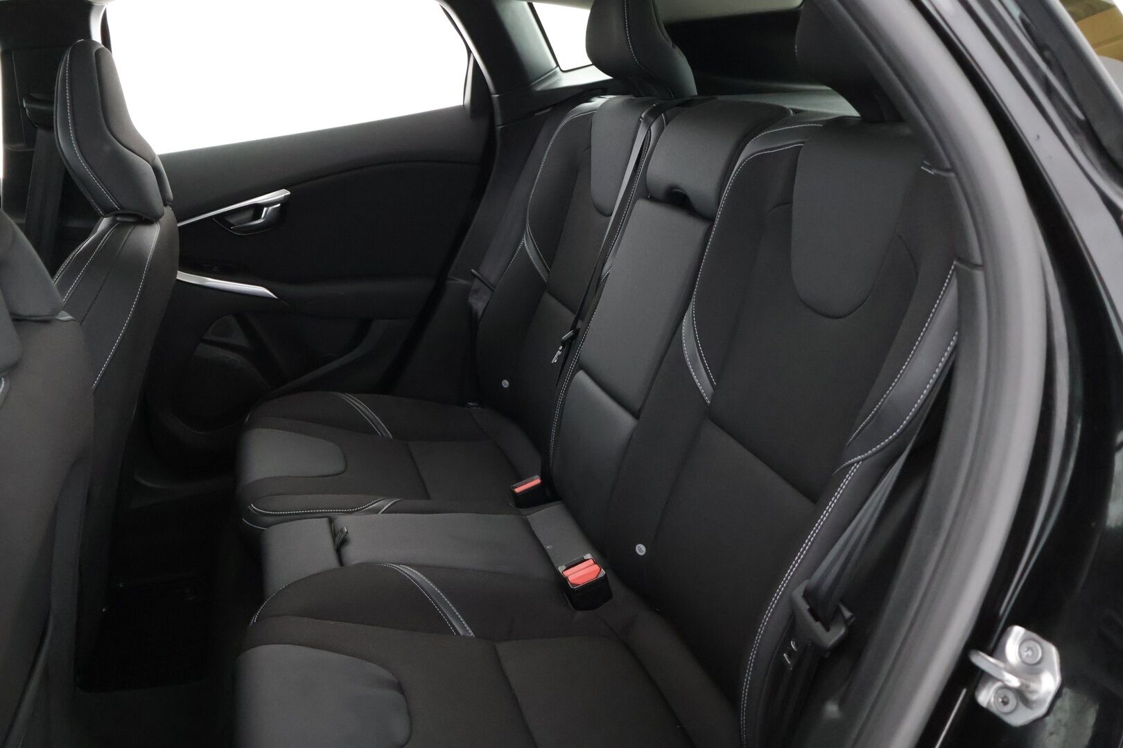 Volvo V40 2016 T2 Business aut *Polttoainekäyttöinen lisälämmitin / VOC / Navigointi / Kattotelineet* - * Suomi-auto / Siisti kuntoinen *