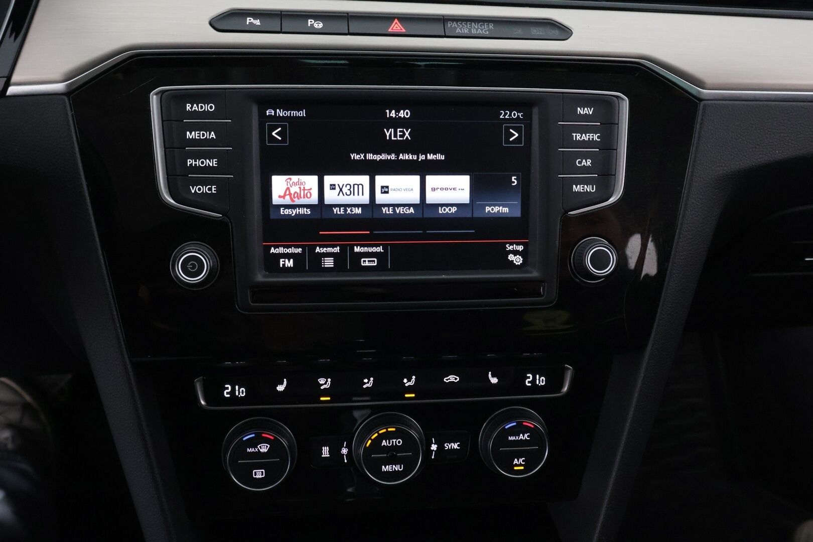 Volkswagen Passat 2015 Variant Highline 1,6 TDI DSG-automaatti. Myydään huutokaupat.com - Huutokaupat.com / Hyvät Renkaat / Vetokoukku / Pitkä leima*