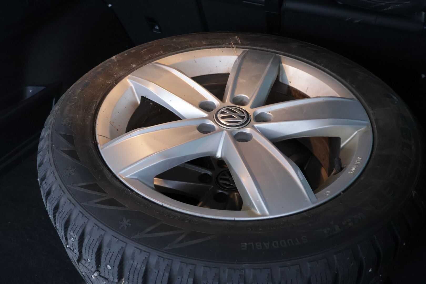 Volkswagen Passat 2015 Variant Highline 1,6 TDI DSG-automaatti. Myydään huutokaupat.com - Huutokaupat.com / Hyvät Renkaat / Vetokoukku / Pitkä leima*