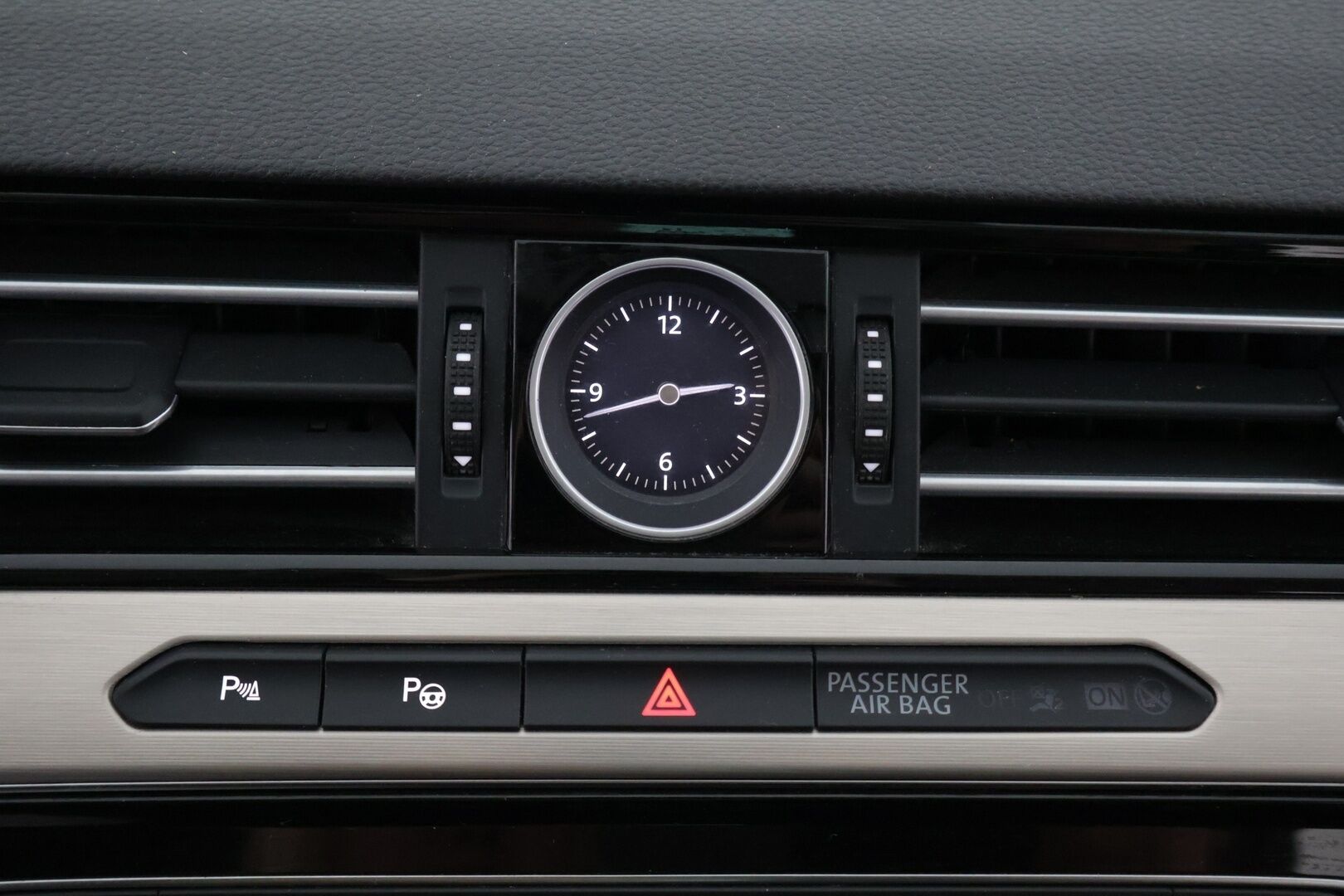 Volkswagen Passat 2015 Variant Highline 1,6 TDI DSG-automaatti. Myydään huutokaupat.com - Huutokaupat.com / Hyvät Renkaat / Vetokoukku / Pitkä leima*