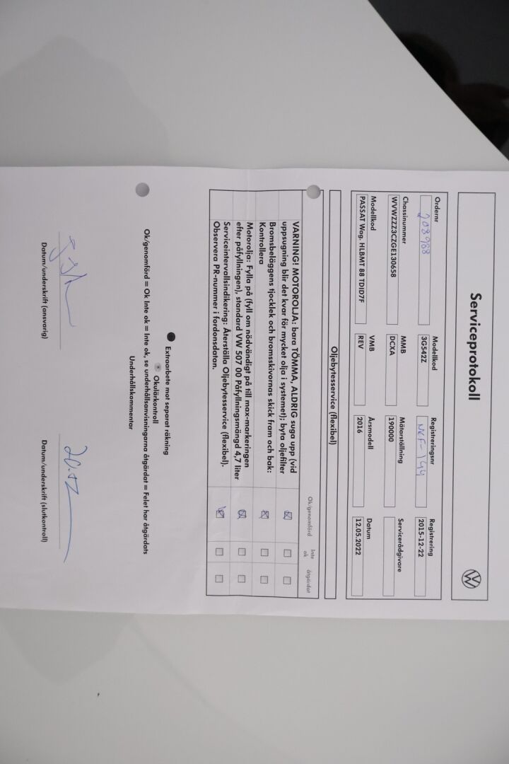 Volkswagen Passat 2015 Variant Highline 1,6 TDI DSG-automaatti. Myydään huutokaupat.com - Huutokaupat.com / Hyvät Renkaat / Vetokoukku / Pitkä leima*