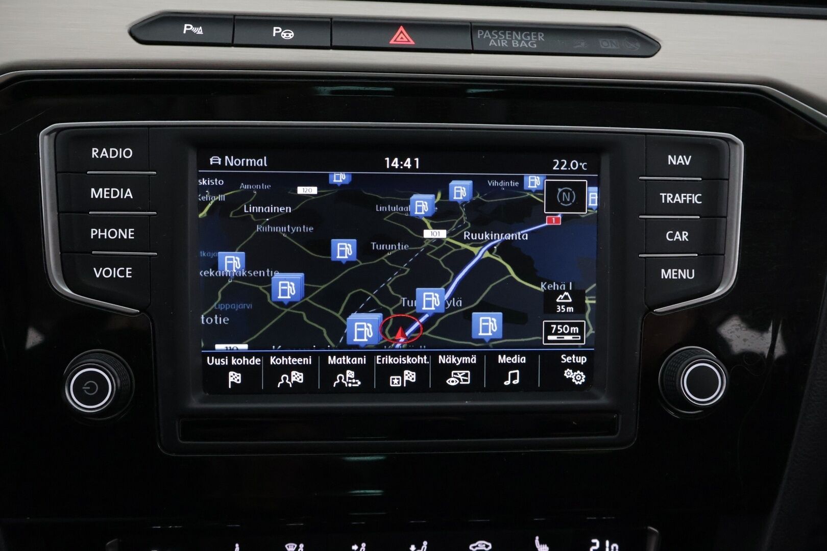 Volkswagen Passat 2015 Variant Highline 1,6 TDI DSG-automaatti. Myydään huutokaupat.com - Huutokaupat.com / Hyvät Renkaat / Vetokoukku / Pitkä leima*