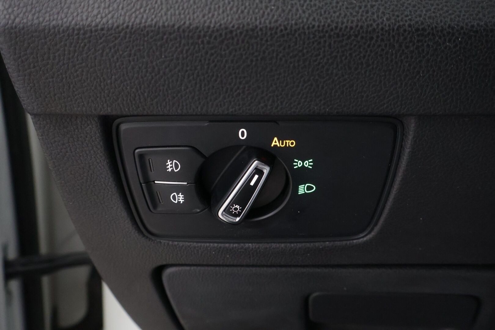 Volkswagen Passat 2015 Variant Highline 1,6 TDI DSG-automaatti. Myydään huutokaupat.com - Huutokaupat.com / Hyvät Renkaat / Vetokoukku / Pitkä leima*