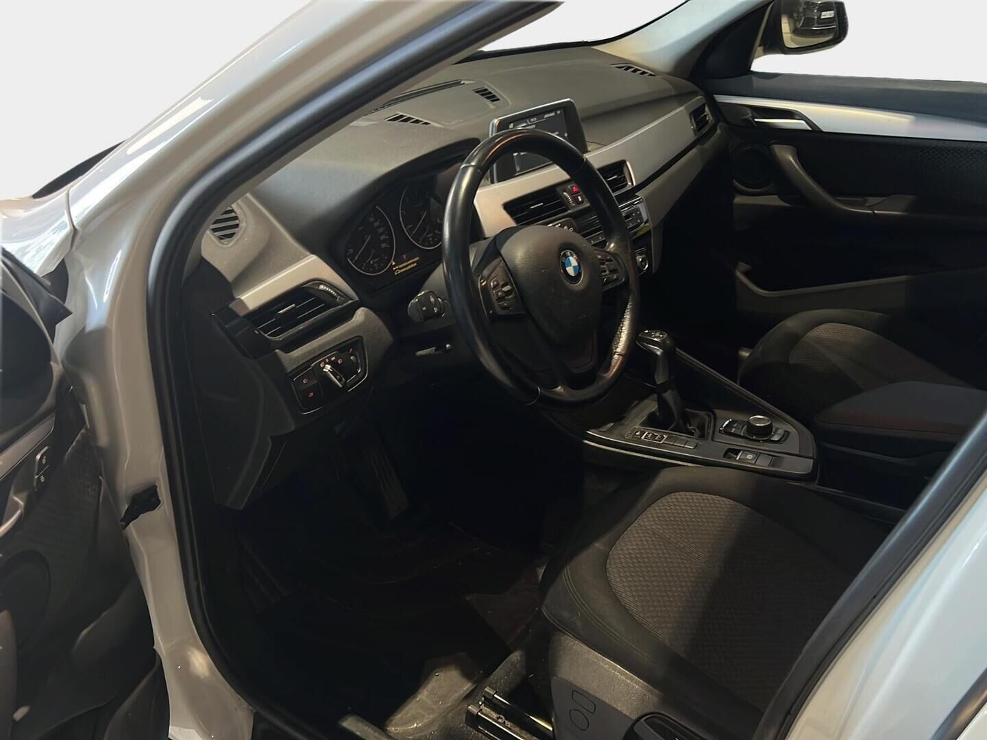 BMW X1 2016 F48 sDrive18d A Business - Suomiauto | Peruutuskamera | Vetokoukku | Vakkari | KeylessGo | LED | Juuri tullut Tampereelle!
