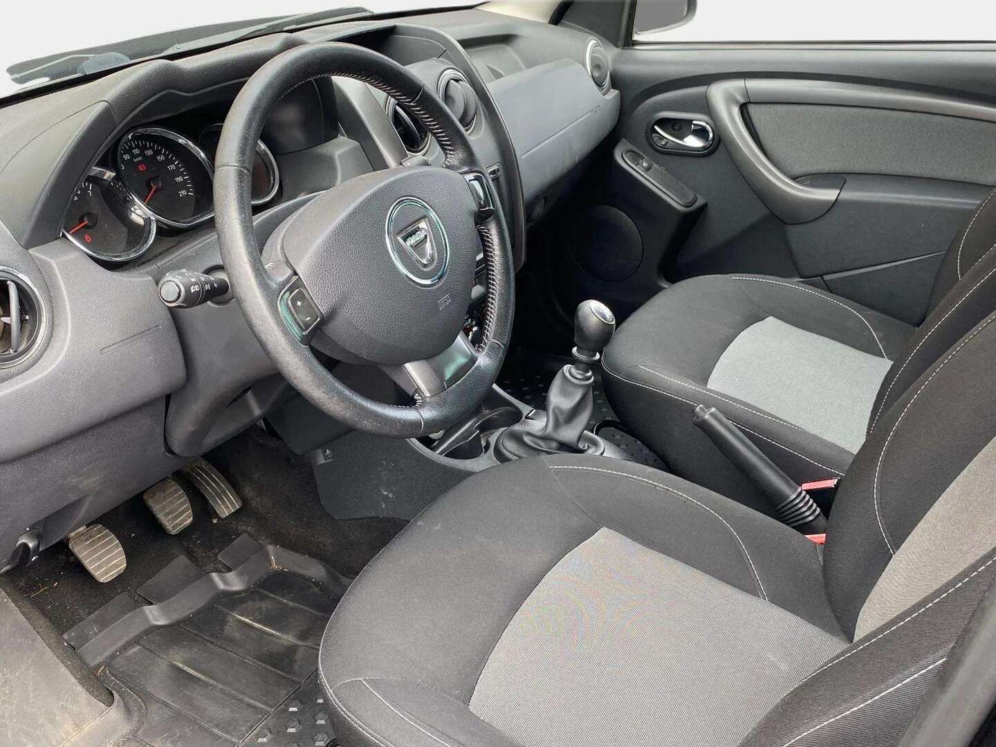 Dacia Duster 2015 dCi 110 S&S 4x4 Laureate - | Jakopää tehty 05/2026 | Suomi-auto | Lohko+Sisäp. | Vetokoukku | Tutkat | 2X Renkaat & Vanteet | 