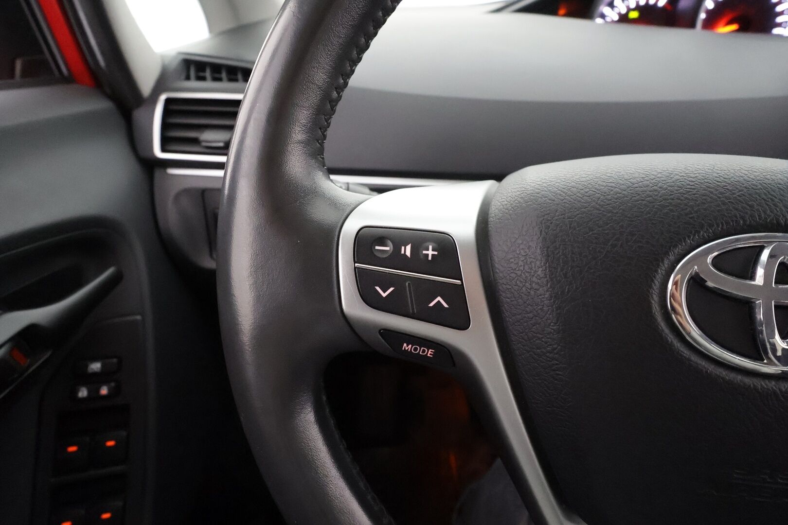 Toyota Verso 2016 1,8 Valvematic Active Edition 7p * Lohkolämmitin / Xenon / Vakkari / P.Kamera / Navi / Puolinahat * - 1-om Suomi-auto / Kahdet renkaat / Merkkihuollot