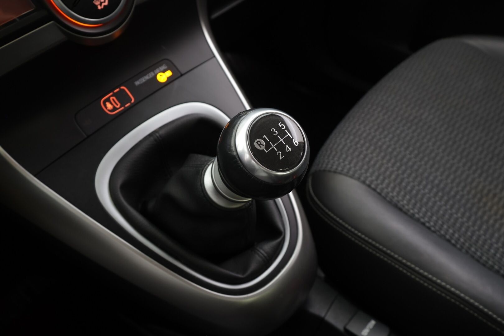 Toyota Verso 2016 1,8 Valvematic Active Edition 7p * Lohkolämmitin / Xenon / Vakkari / P.Kamera / Navi / Puolinahat * - 1-om Suomi-auto / Kahdet renkaat / Merkkihuollot