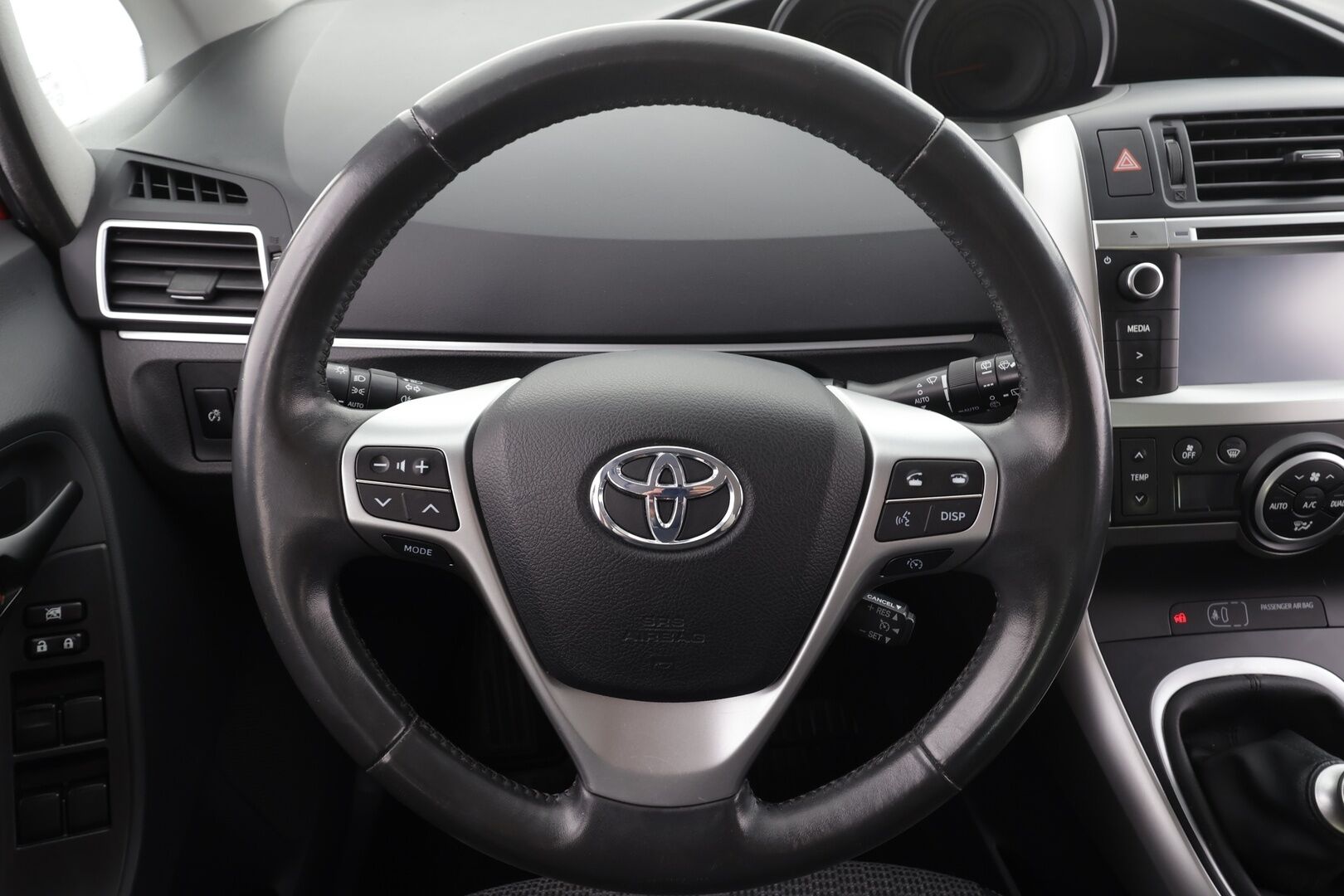 Toyota Verso 2016 1,8 Valvematic Active Edition 7p * Lohkolämmitin / Xenon / Vakkari / P.Kamera / Navi / Puolinahat * - 1-om Suomi-auto / Kahdet renkaat / Merkkihuollot