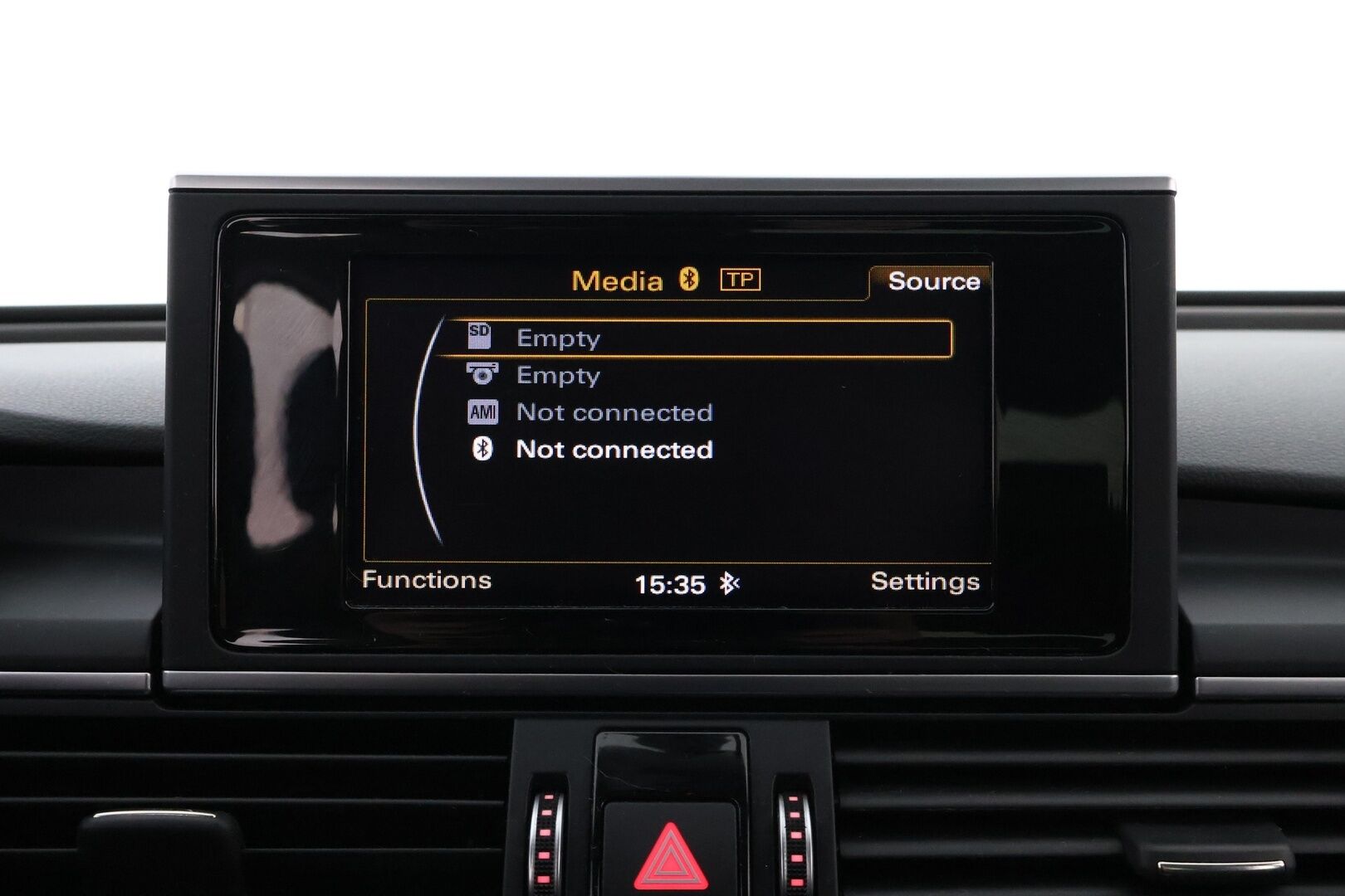 Audi A6 2016 Avant Land of quattro Edition 2,0 TDI 140 kW quattro S tronic * S-Line ulkopaketti / Webasto / Nahka-alcantara / Vetokoukku / Sähköluukku * - 2x hyvät renkaat / Suomiauto / Juuri tullut Tampereelle!