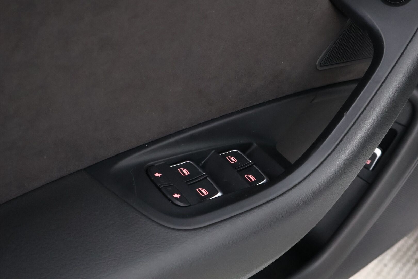 Audi A6 2016 Avant Land of quattro Edition 2,0 TDI 140 kW quattro S tronic S Line * Webasto / Vetokoukku / Nahka-Alcantara / Xenon - 2x Hyvät renkaat / Suomiauto / Juuri tullut Tampereelle!