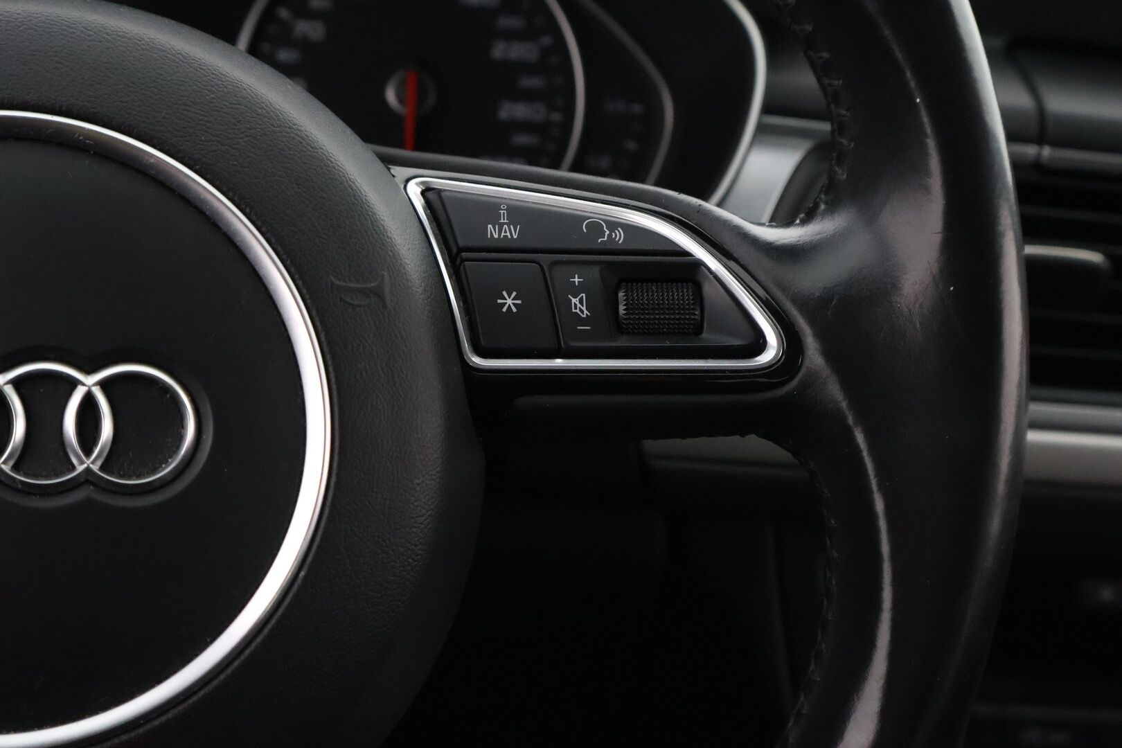 Audi A6 2016 Avant Land of quattro Edition 2,0 TDI 140 kW quattro S tronic S Line * Webasto / Vetokoukku / Nahka-Alcantara / Xenon - 2x Hyvät renkaat / Suomiauto / Juuri tullut Tampereelle!