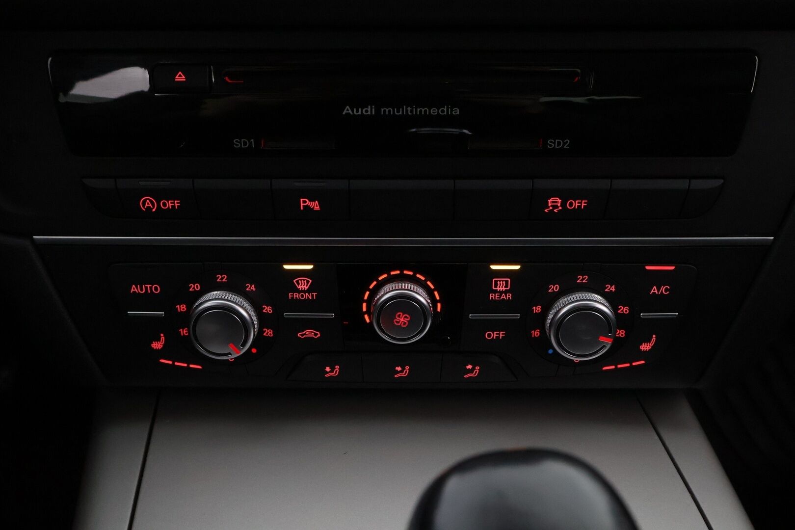 Audi A6 2016 Avant Land of quattro Edition 2,0 TDI 140 kW quattro S tronic * S-Line ulkopaketti / Webasto / Nahka-alcantara / Vetokoukku / Sähköluukku * - 2x hyvät renkaat / Suomiauto / Juuri tullut Tampereelle!