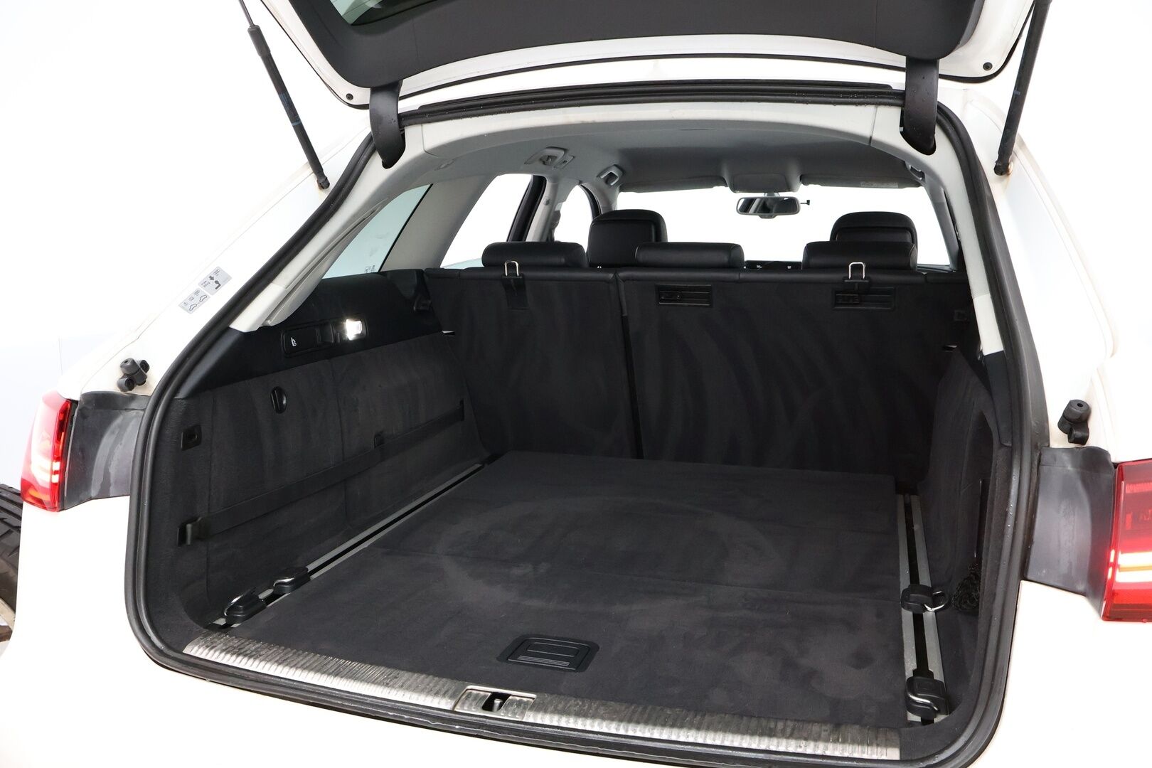 Audi A6 2016 Avant Land of quattro Edition 2,0 TDI 140 kW quattro S tronic S Line * Webasto / Vetokoukku / Nahka-Alcantara / Xenon - 2x Hyvät renkaat / Suomiauto / Juuri tullut Tampereelle!