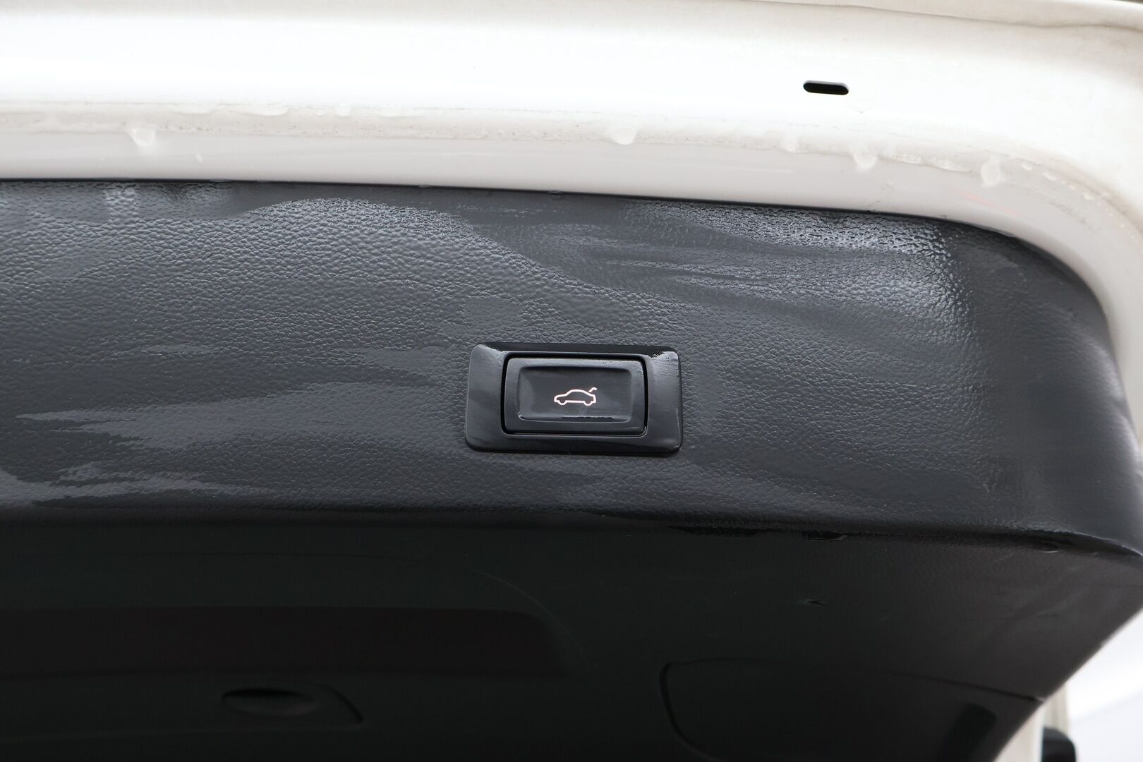 Audi A6 2016 Avant Land of quattro Edition 2,0 TDI 140 kW quattro S tronic * S-Line ulkopaketti / Webasto / Nahka-alcantara / Vetokoukku / Sähköluukku * - 2x hyvät renkaat / Suomiauto / Juuri tullut Tampereelle!