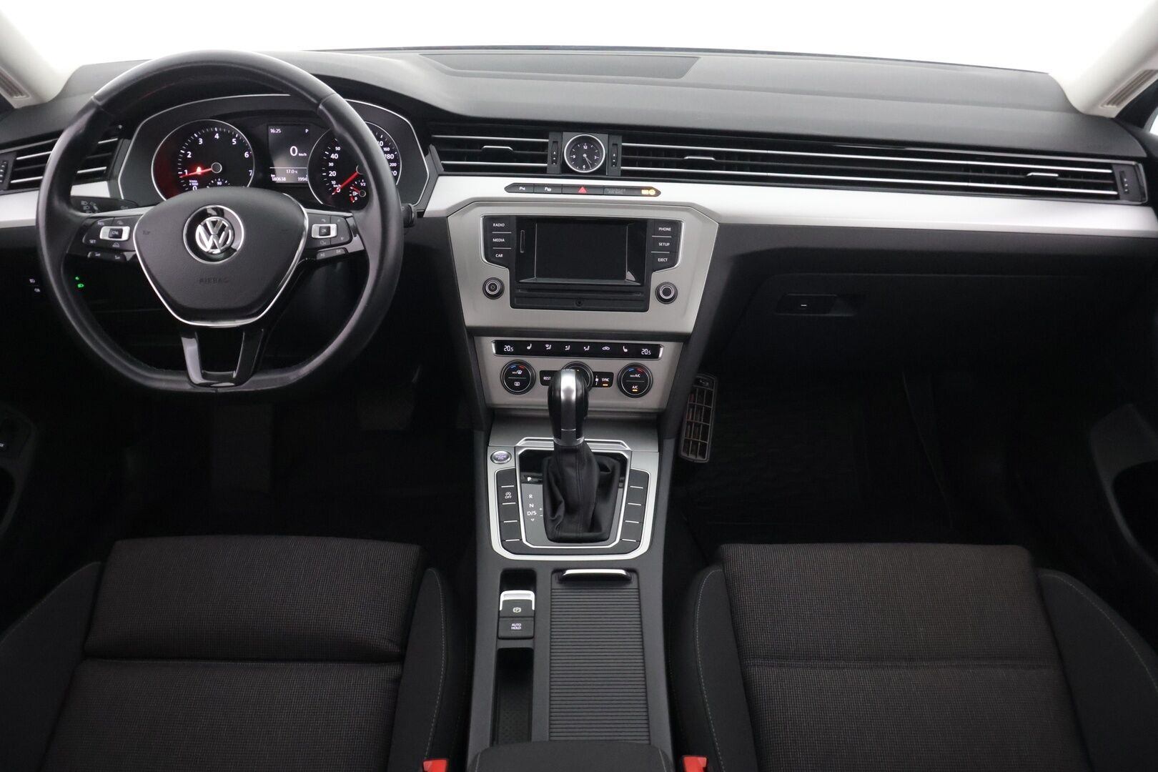 Volkswagen Passat 2016 Variant Comfortline 1,4 TSI 92 kW (125 hv) DSG-automaatti  * Vakkari / Tutkat / Lämm. Tuulilasi / Lohko + sisä / Bluetooth * - * Hyvin Huollettu / Luotettava / Farmari *