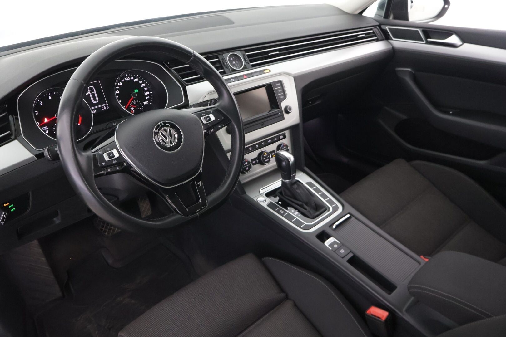 Volkswagen Passat 2016 Variant Comfortline 1,4 TSI 92 kW (125 hv) DSG-automaatti  * Vakkari / Tutkat / Lämm. Tuulilasi / Lohko + sisä / Bluetooth * - * Hyvin Huollettu / Luotettava / Farmari *