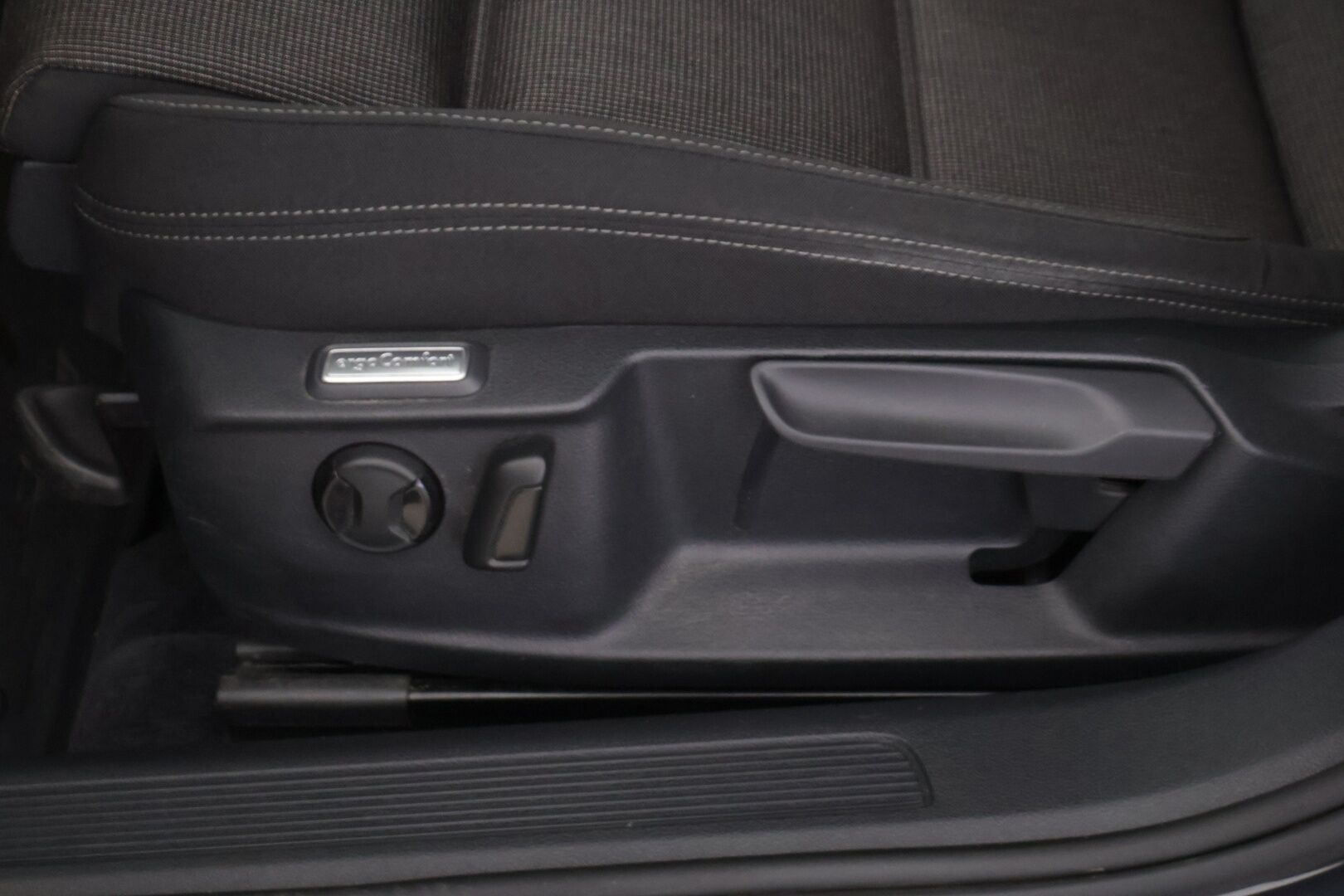 Volkswagen Passat 2016 Variant Comfortline 1,4 TSI 92 kW (125 hv) DSG-automaatti  * Vakkari / Tutkat / Lämm. Tuulilasi / Lohko + sisä / Bluetooth * - * Hyvin Huollettu / Luotettava / Farmari *