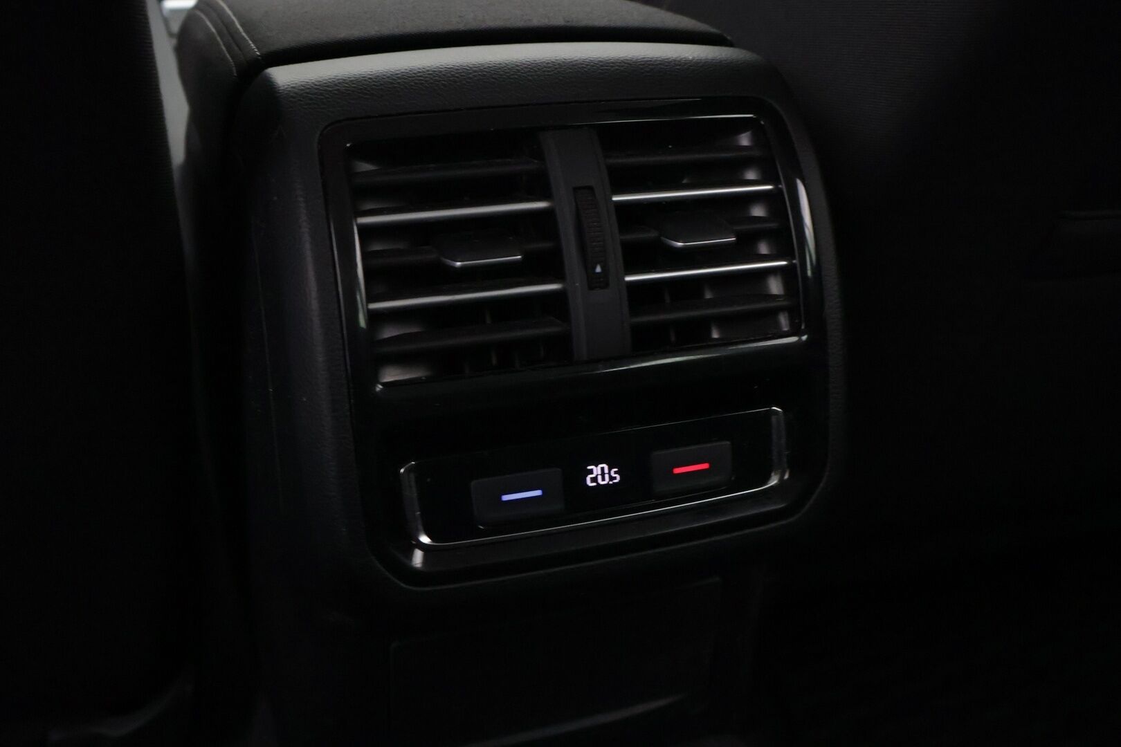 Volkswagen Passat 2016 Variant Comfortline 1,4 TSI 92 kW (125 hv) DSG-automaatti  * Vakkari / Tutkat / Lämm. Tuulilasi / Lohko + sisä / Bluetooth * - * Hyvin Huollettu / Luotettava / Farmari *