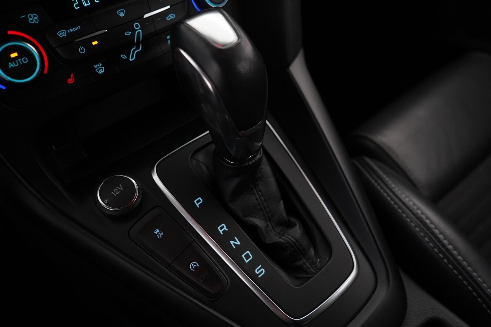 Ford Focus 2016 2,0 TDCi 185 hv start/stop PowerShift A6 ST Wagon * Vakkari / Webasto /  Lämm. tuulilasi / Tutka / Sporttipenkit * - ST-Line / Recaro / Kahdet OEM vanteet / Myydään jakohihna juuri vaihdettuna!