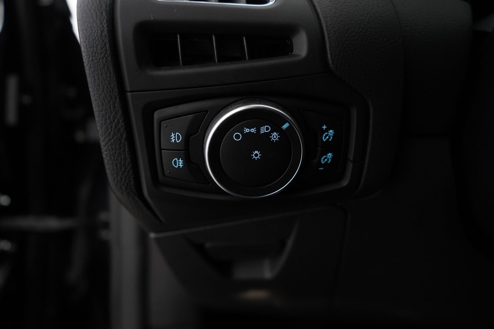 Ford Focus 2016 2,0 TDCi 185 hv start/stop PowerShift A6 ST Wagon * Vakkari / Webasto /  Lämm. tuulilasi / Tutka / Sporttipenkit * - ST-Line / Recaro / Kahdet OEM vanteet / Myydään jakohihna juuri vaihdettuna!