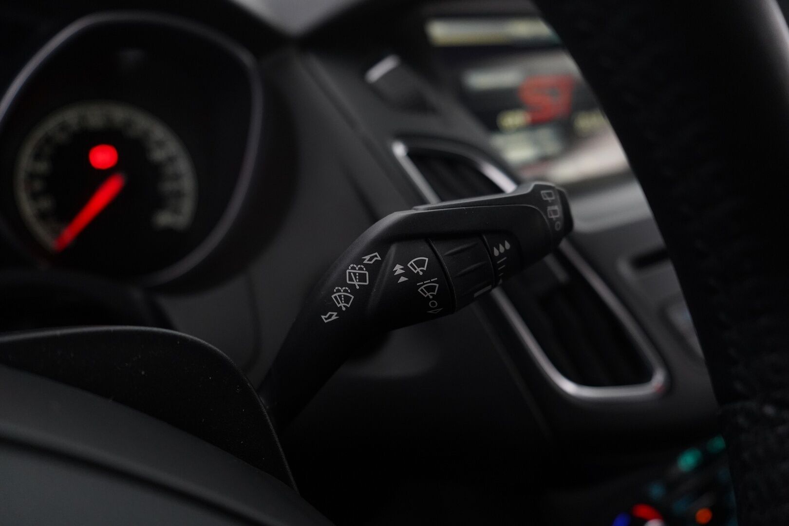 Ford Focus 2016 2,0 TDCi 185 hv start/stop PowerShift A6 ST Wagon * Vakkari / Webasto /  Lämm. tuulilasi / Tutka / Sporttipenkit * - ST-Line / Recaro / Kahdet OEM vanteet / Myydään jakohihna juuri vaihdettuna!