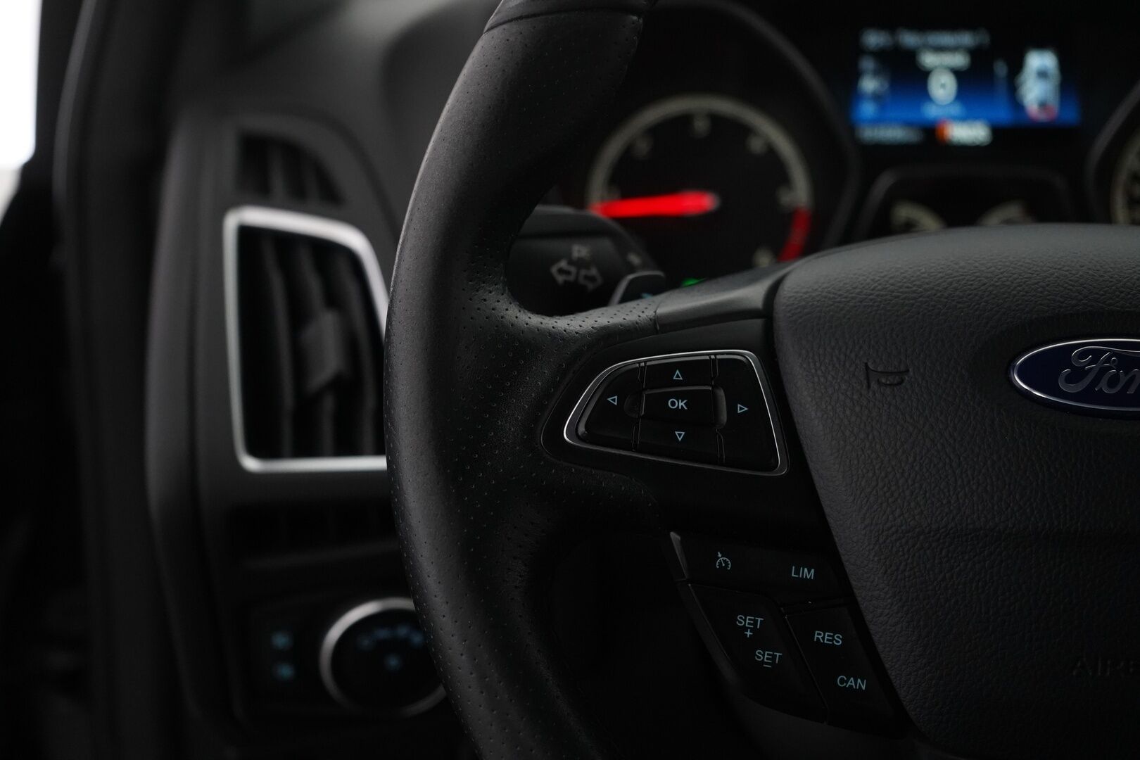 Ford Focus 2016 2,0 TDCi 185 hv start/stop PowerShift A6 ST Wagon * Vakkari / Webasto /  Lämm. tuulilasi / Tutka / Sporttipenkit * - ST-Line / Recaro / Kahdet OEM vanteet / Myydään jakohihna juuri vaihdettuna!