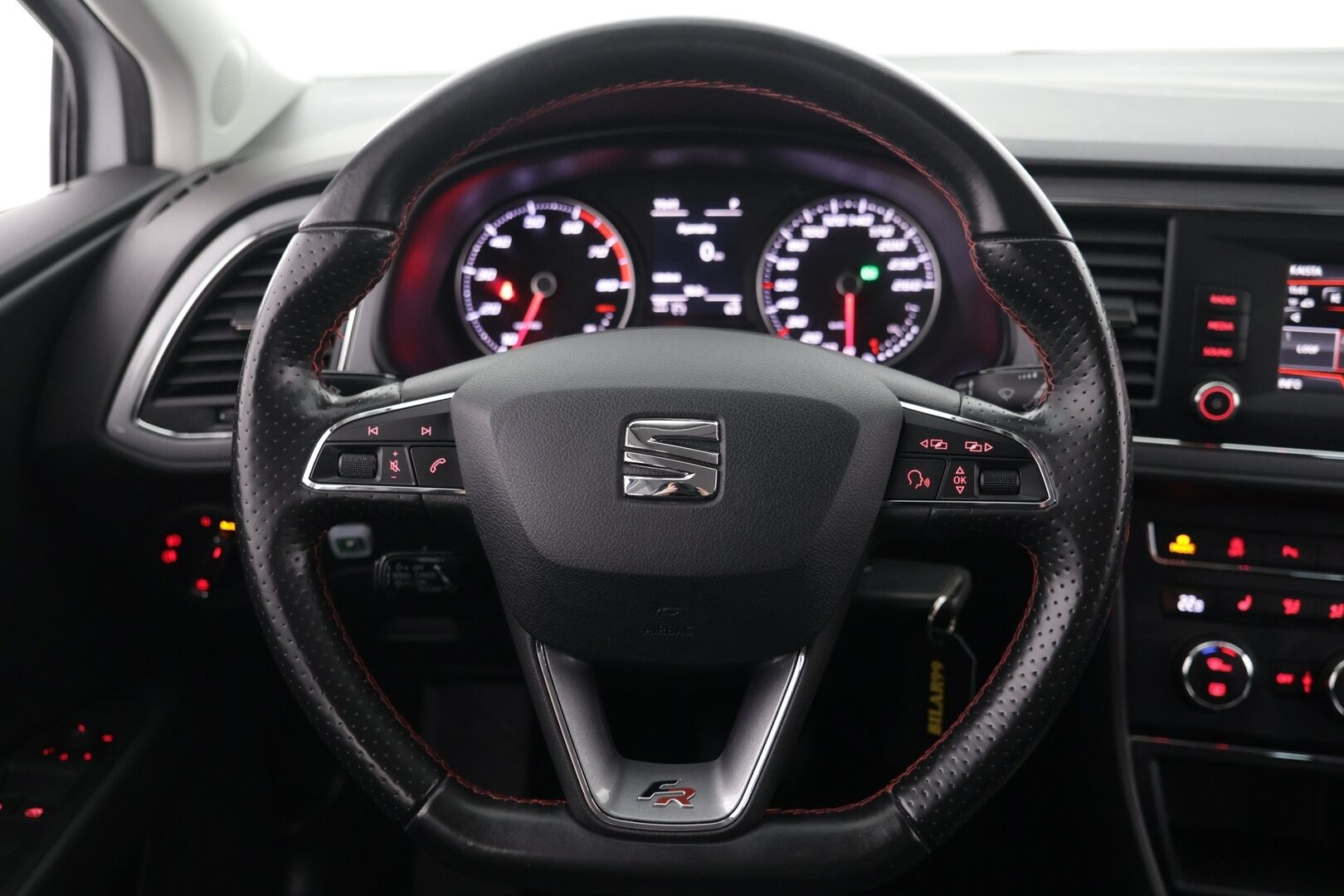 Seat Leon ST 2016 1,4 TSI 150 ACT FR DSG - Vetokoukku / Adapt. Vakkari / Suomi-auto / Upea sisusta