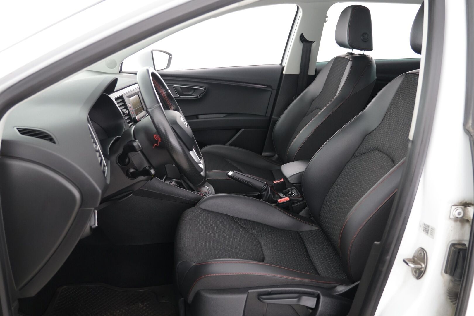 Seat Leon ST 2016 1,4 TSI 150 ACT FR DSG / Vetokoukku / Adapt. Vakkari / Suomi-auto / Upea sisusta - Juuri saapunut!