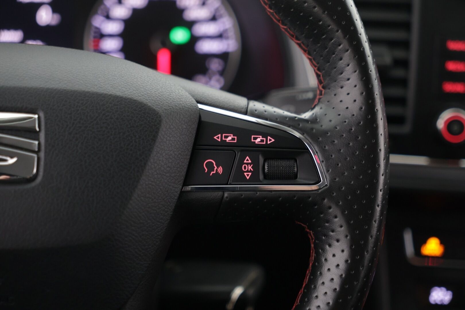 Seat Leon ST 2016 1,4 TSI 150 ACT FR DSG / Vetokoukku / Adapt. Vakkari / Suomi-auto / Upea sisusta - Juuri saapunut!