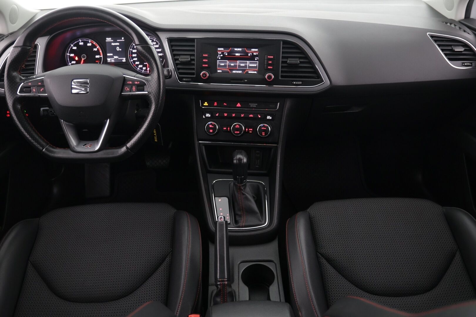 Seat Leon ST 2016 1,4 TSI 150 ACT FR DSG - Vetokoukku / Adapt. Vakkari / Suomi-auto / Upea sisusta