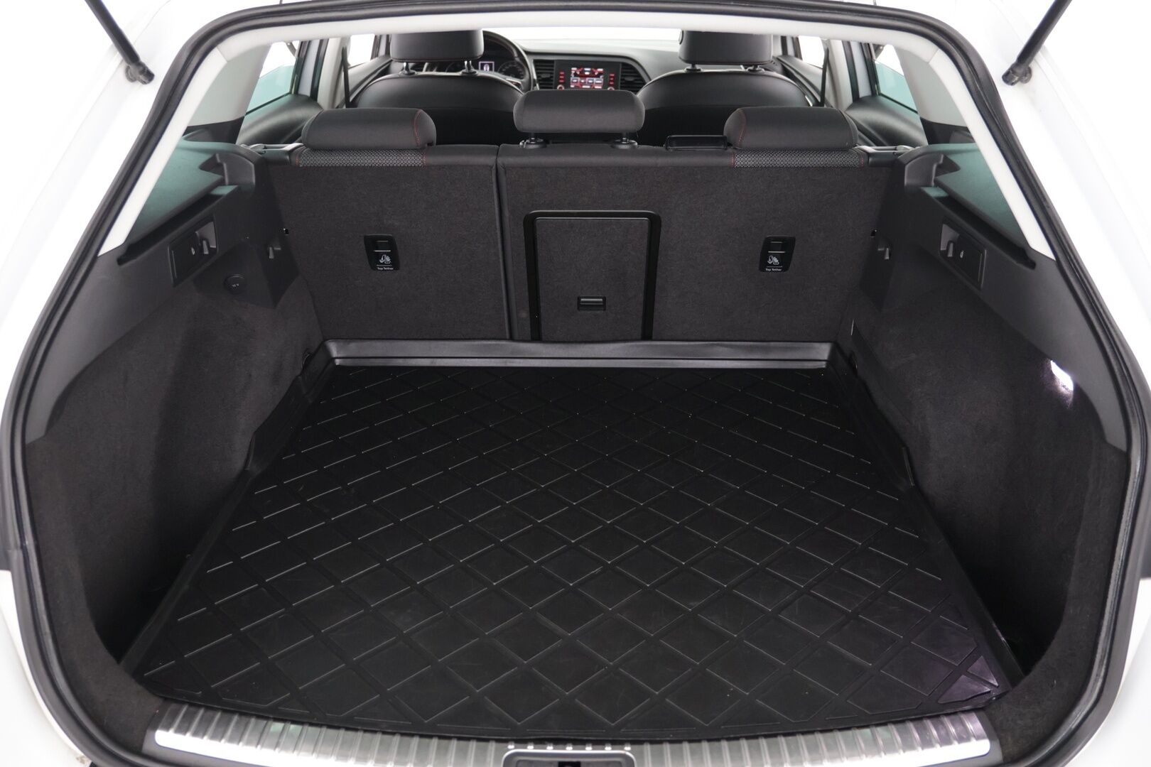 Seat Leon ST 2016 1,4 TSI 150 ACT FR DSG / Vetokoukku / Adapt. Vakkari / Suomi-auto / Upea sisusta - Juuri saapunut!