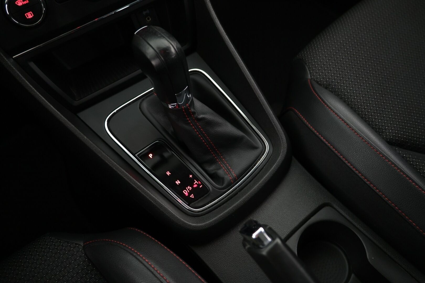 Seat Leon ST 2016 1,4 TSI 150 ACT FR DSG / Vetokoukku / Adapt. Vakkari / Suomi-auto / Upea sisusta - Juuri saapunut!