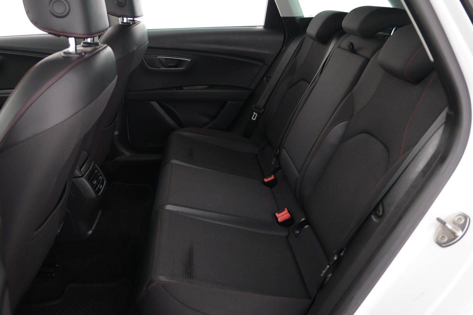 Seat Leon ST 2016 1,4 TSI 150 ACT FR DSG / Vetokoukku / Adapt. Vakkari / Suomi-auto / Upea sisusta - Juuri saapunut!