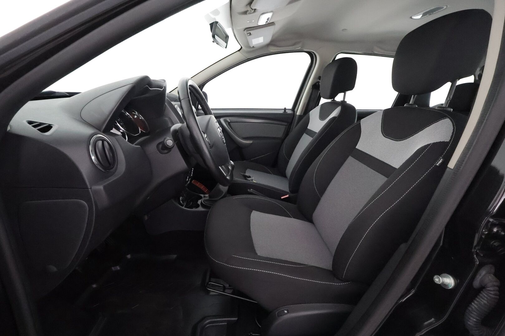 Dacia Duster 2016 TCe 125 S&S 4x4 Laureate **1.Om Suomi-auto / Koukku / Sisätilanlämmitin / Vakkari / Aut. Ilmastointi / 2x renkaat** - 1.Om Suomi-auto / Koukku / Sisätilanlämmitin / Vakkari / Aut. Ilmastointi / 2x renkaat
