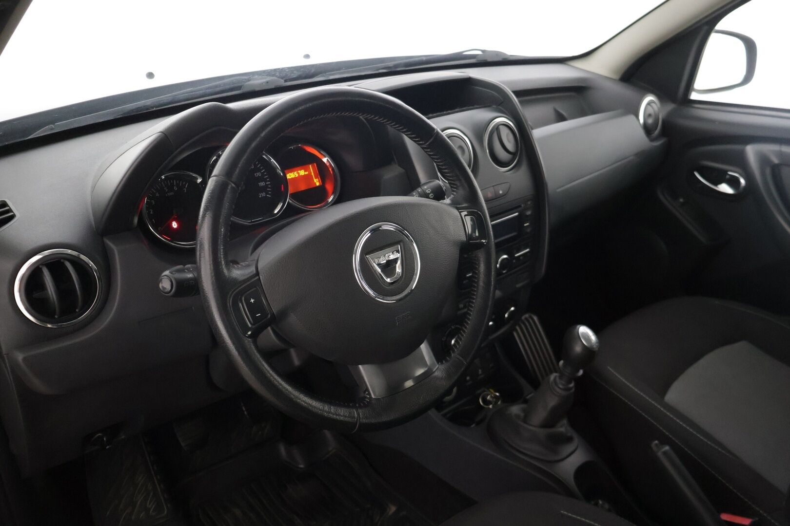 Dacia Duster 2016 TCe 125 S&S 4x4 Laureate - |1 Omisteinen | Vakionopeudensäädin | Koukku | Lohko+sisä | Neliveto | Suomi-auto | 2 x hyvät renkaat vanteineen|