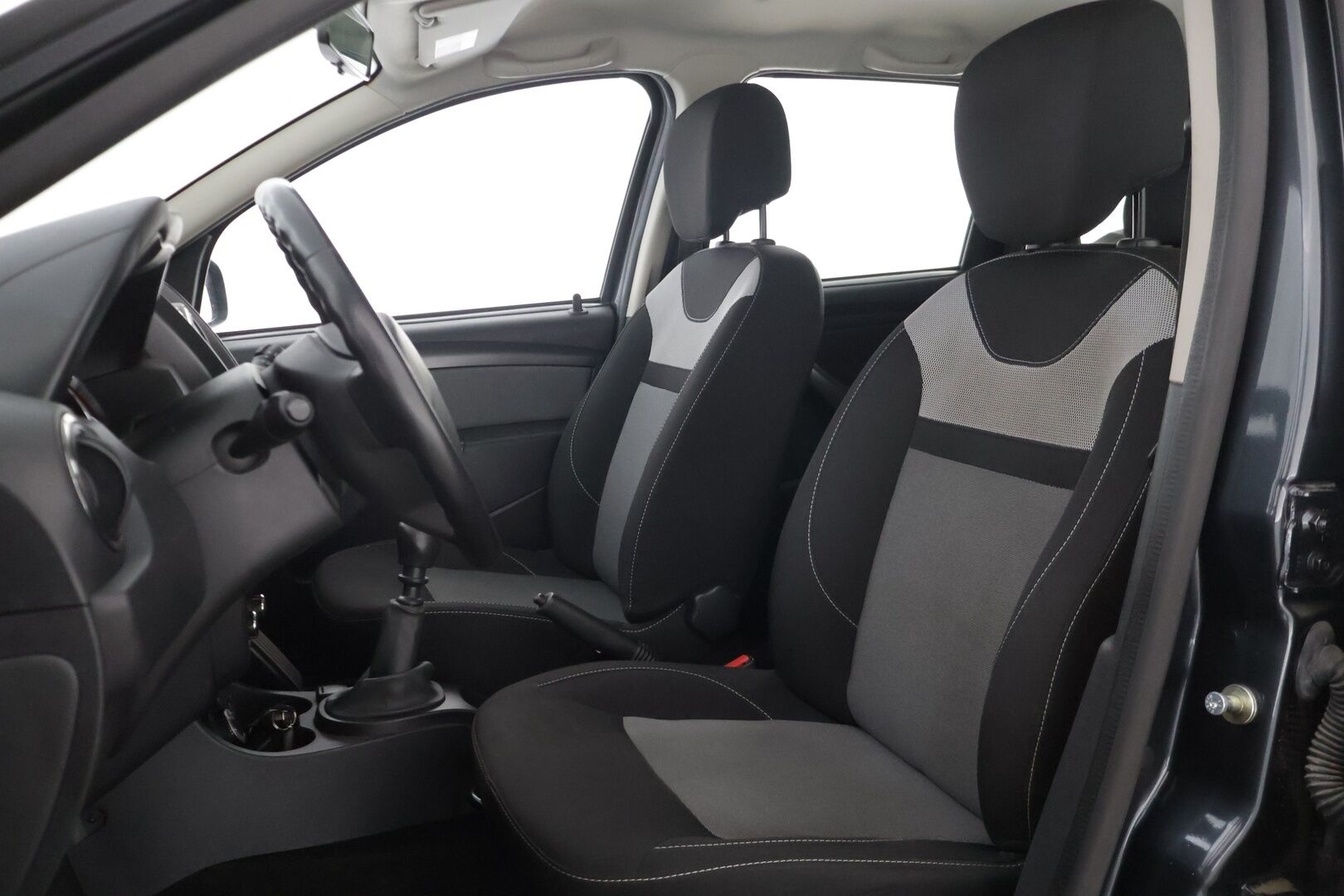 Dacia Duster 2016 TCe 125 S&S 4x4 Laureate - |1 Omisteinen | Vakionopeudensäädin | Koukku | Lohko+sisä | Neliveto | Suomi-auto | 2 x hyvät renkaat vanteineen|