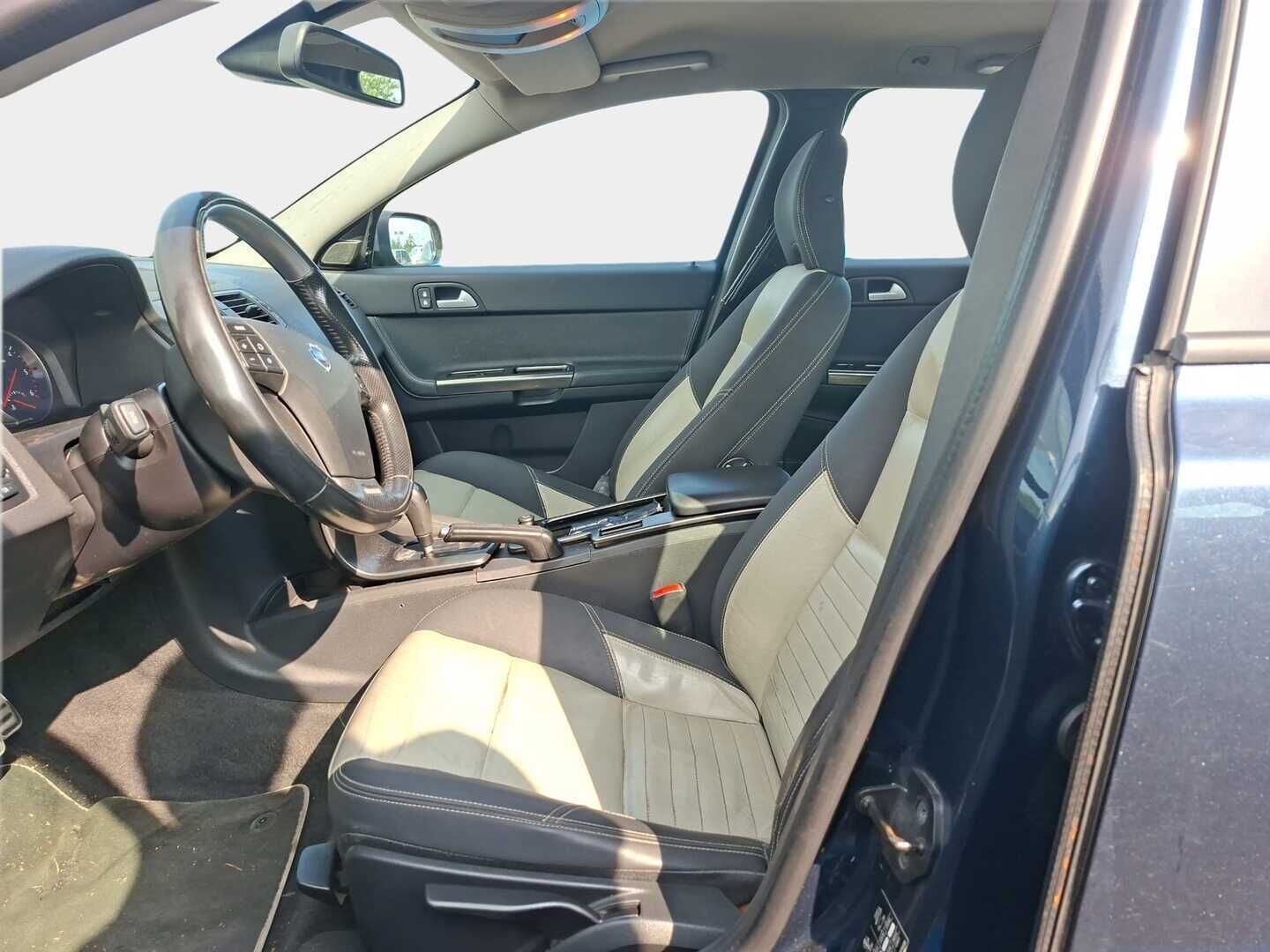 Volvo V50 2008 2,0D (136 hv) aut - R-Design / Jakopää + Vaihteistoöljyt juuri tehty! / Webasto / Vakkari / Tutka / 2x Avain *YritysOutlet - Tämä auto myydään vain Yrityksille*