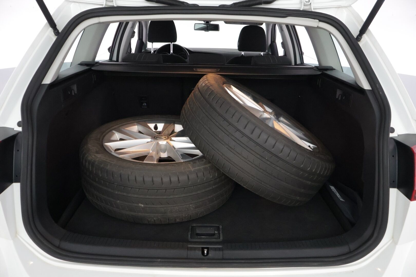 Volkswagen Golf 2016 Variant Alltrack 2,0 TDI 135 kW (184 hv) 4MOTION DSG Winter Edition *  YritysOutlet - Myydään vain yrityksille * - * Suomi-auto / ACC / Webasto / Vetokoukku / Kahdet renkaat  *