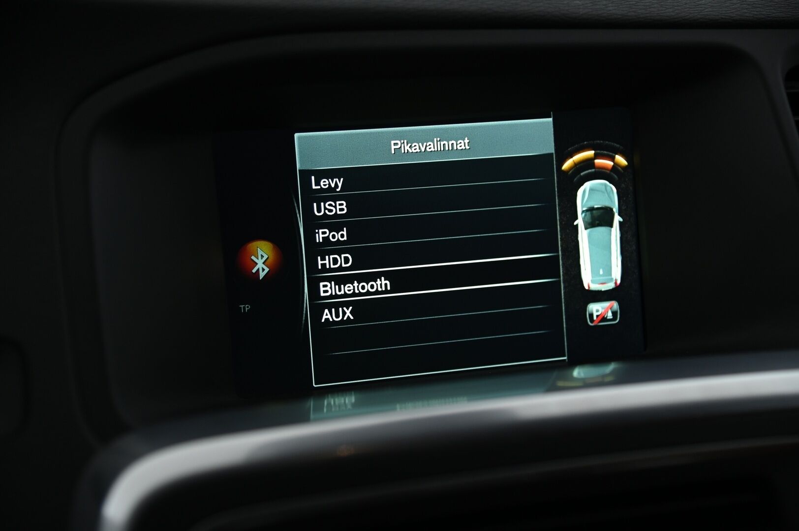 Volvo V60 Cross Country 2016 D4 AWD Business Summum aut VOC / Vakkari / Nahat / Koukku / Digimittaristo - Suomi-auto / Tilava ja näyttävä / Pääsee myös metsäteillä! 