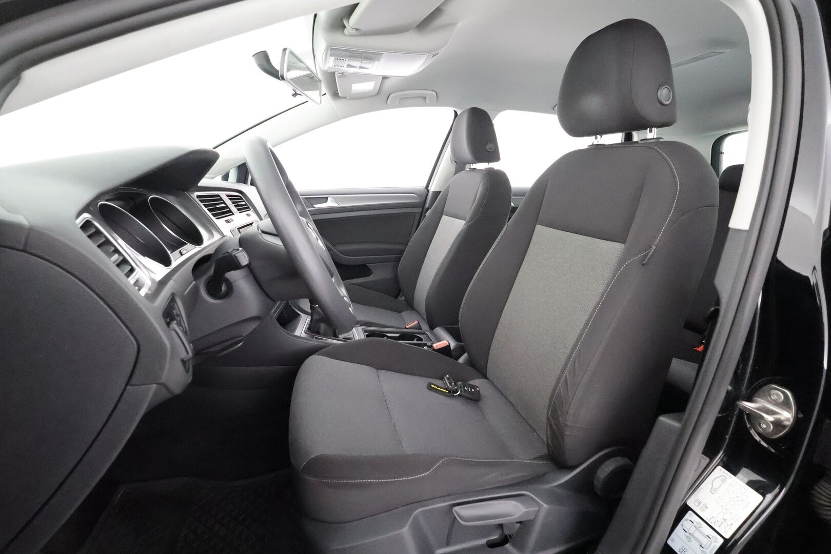 Volkswagen Golf 2016 Trendline 1,2 TSI 63 kW (85 hv) - | Vakkari | Lohko | Aux | Kahdet Renkaat | Suomi-auto |