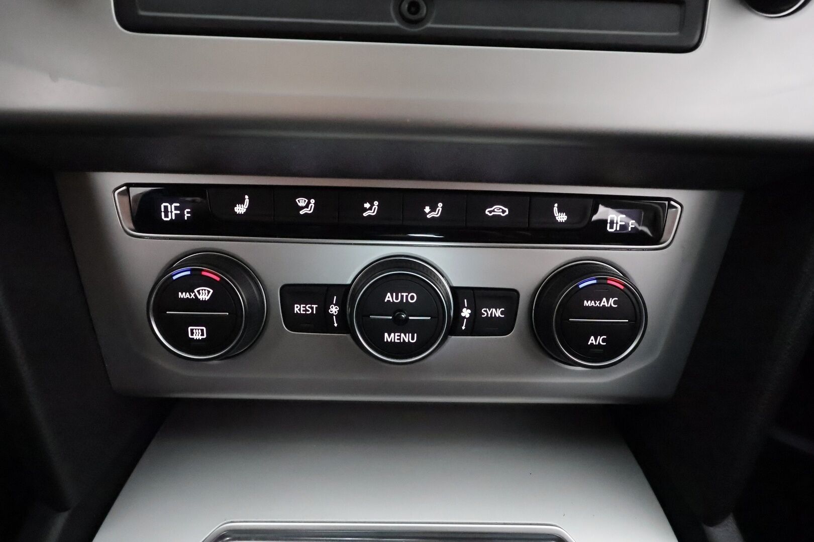 Volkswagen Passat 2016 Sedan Comfortline 1,4 TSI 110 kW** Koukku / P.tutkat / Lohkolämmitin / Vakkari / Sporttipenkit *'