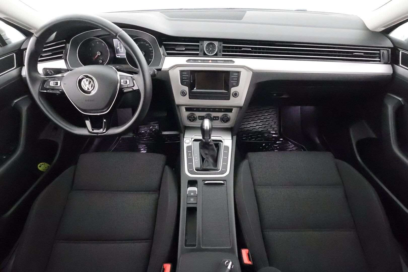 Volkswagen Passat 2016 Sedan Comfortline 1,4 TSI 110 kW DSG * Koukku / P.tutkat / Lohkolämmitin / Vakkari / Sporttipenkit *' - Käytännöllinen ja ekologinen fiksu käyttöauto hyvillä varusteilla!