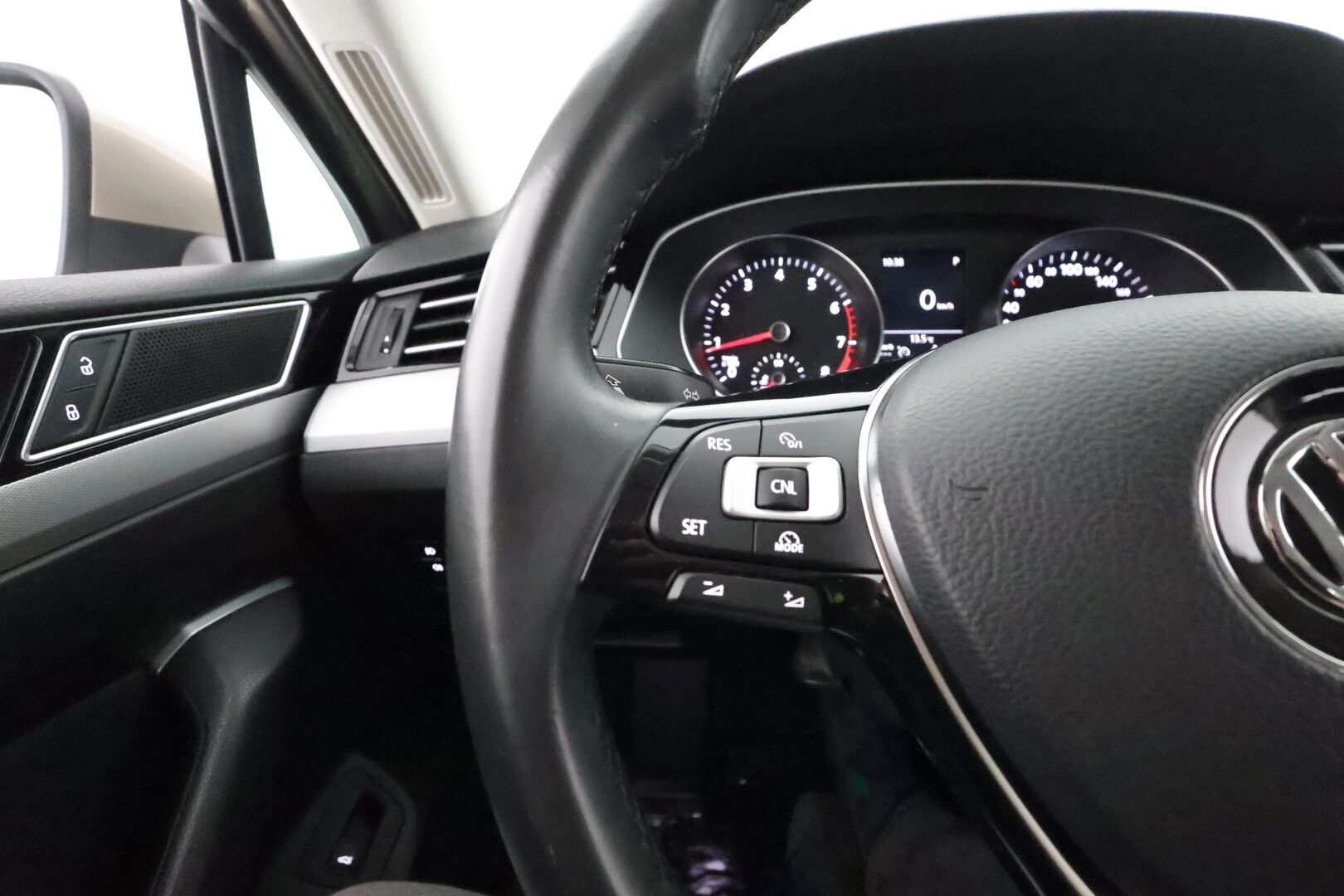 Volkswagen Passat 2016 Sedan Comfortline 1,4 TSI 110 kW** Koukku / P.tutkat / Lohkolämmitin / Vakkari / Sporttipenkit *'