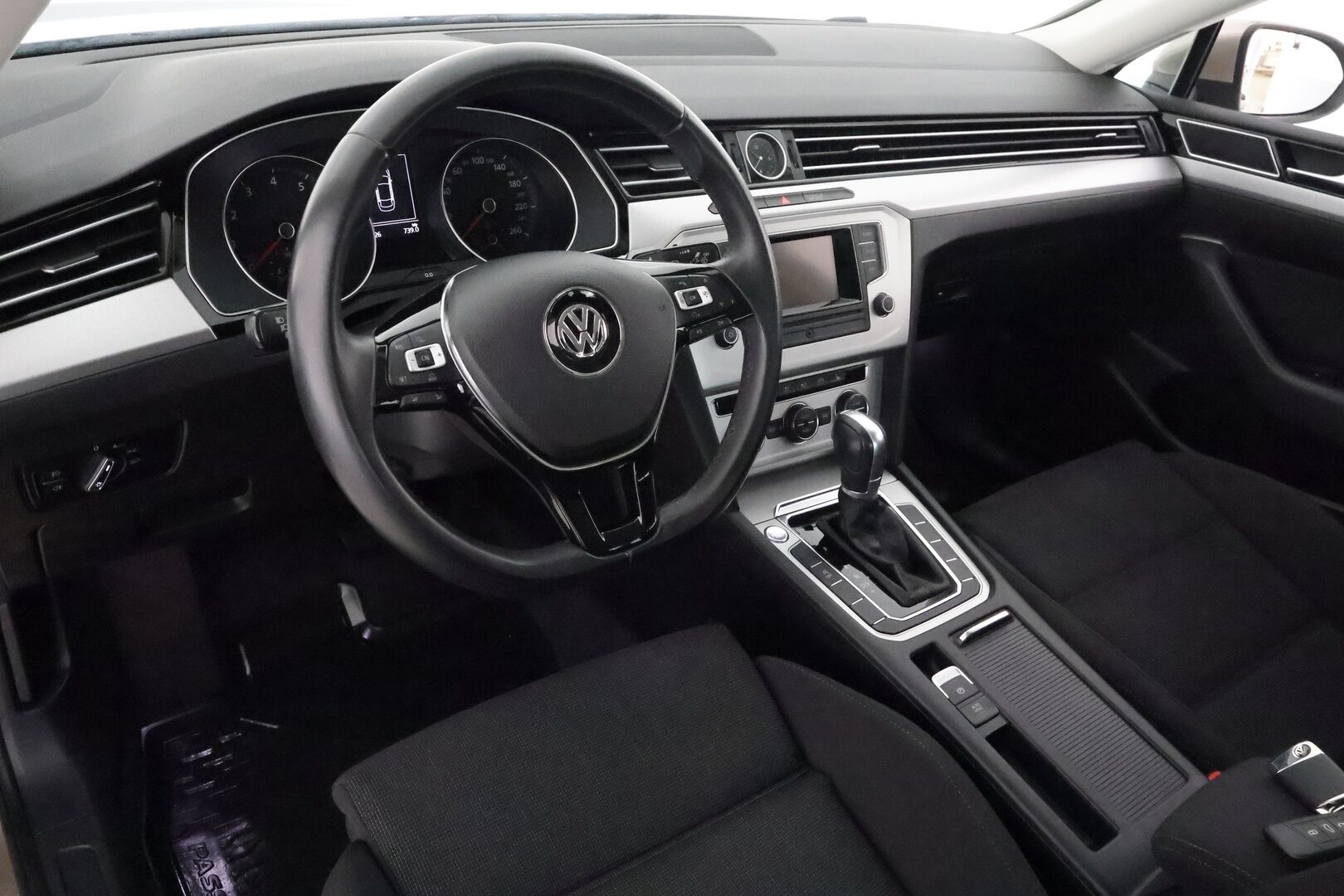 Volkswagen Passat 2016 Sedan Comfortline 1,4 TSI 110 kW** Koukku / P.tutkat / Lohkolämmitin / Vakkari / Sporttipenkit *'