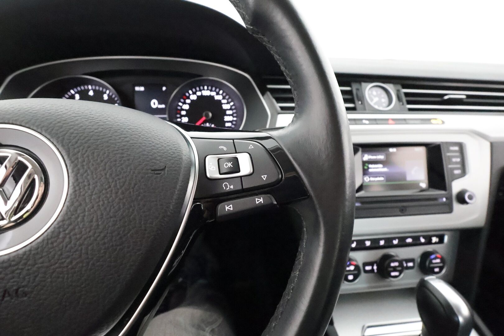 Volkswagen Passat 2016 Sedan Comfortline 1,4 TSI 110 kW** Koukku / P.tutkat / Lohkolämmitin / Vakkari / Sporttipenkit *'
