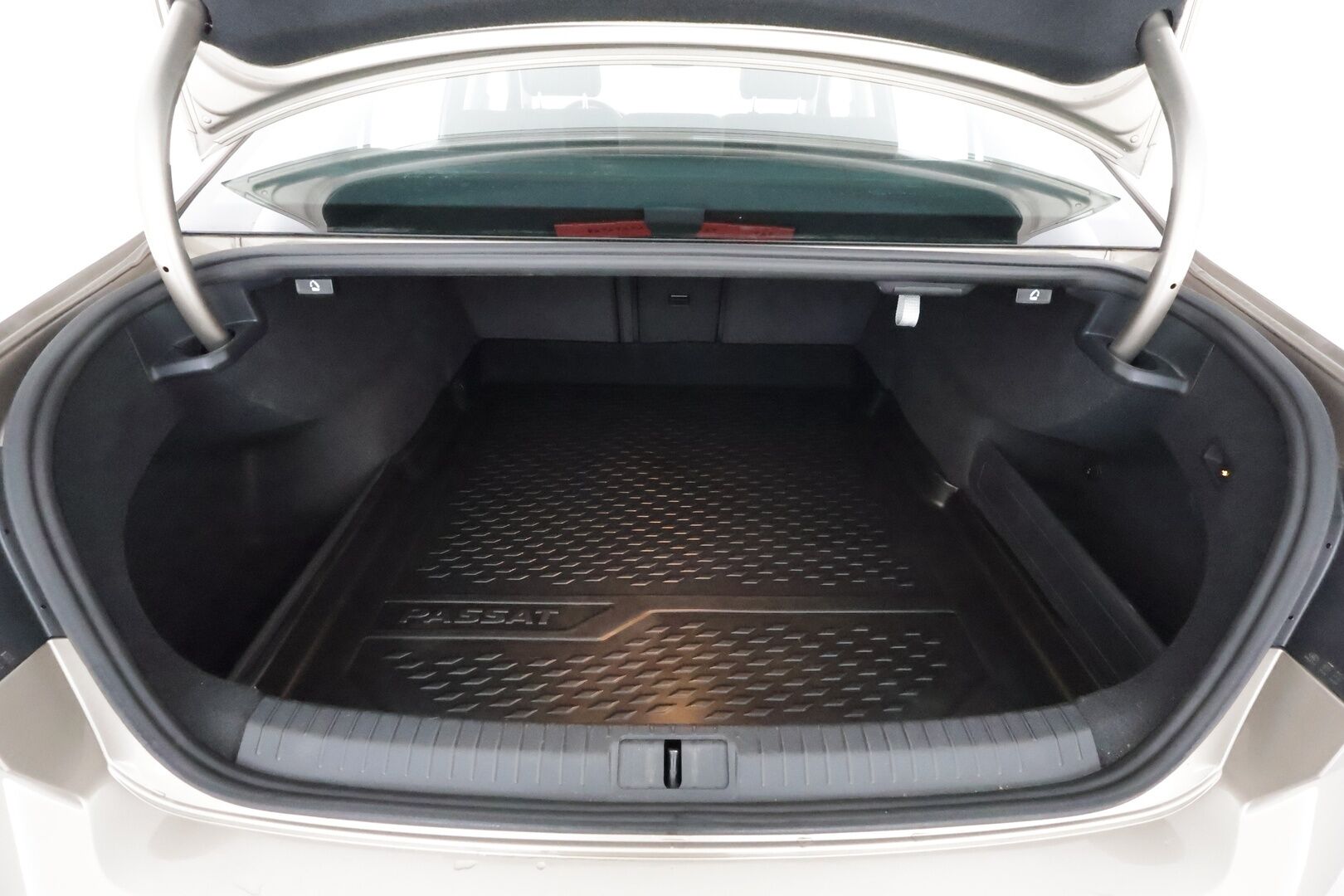 Volkswagen Passat 2016 Sedan Comfortline 1,4 TSI 110 kW** Koukku / P.tutkat / Lohkolämmitin / Vakkari / Sporttipenkit *'