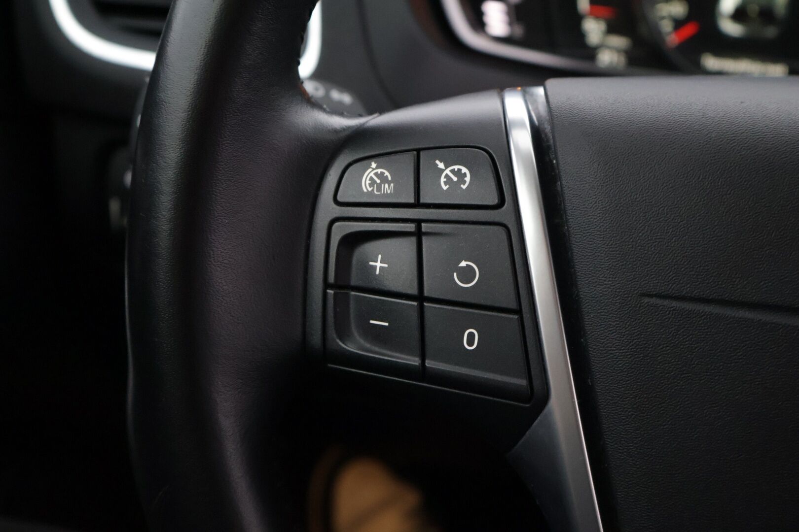 Volvo V40 2017 2.0 D3 Business aut *Vakionopeudensäädin / VOC / Digimittaristo / Lohkolämmitin S.pistoke* - Taloudellinen, siisti ja hyvin huollettu! Jalkopää tehty!